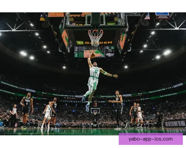 豪瑟里程碑成绿军队史第十位投中700三分球球员