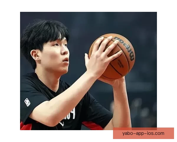 开拓者全家福大合照：杨瀚森C位领衔，利拉德昔日位置成回忆